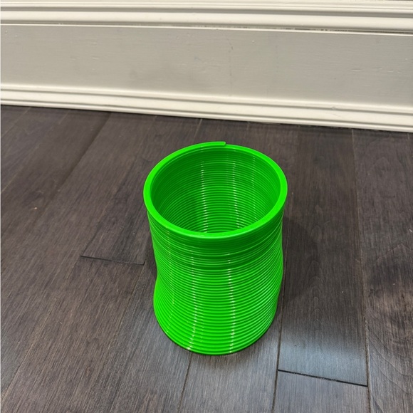 NWOT XL Slinky Vibrant Green Spring Toy for Kids Boys- Extends over a foot - Picture 2 of 4